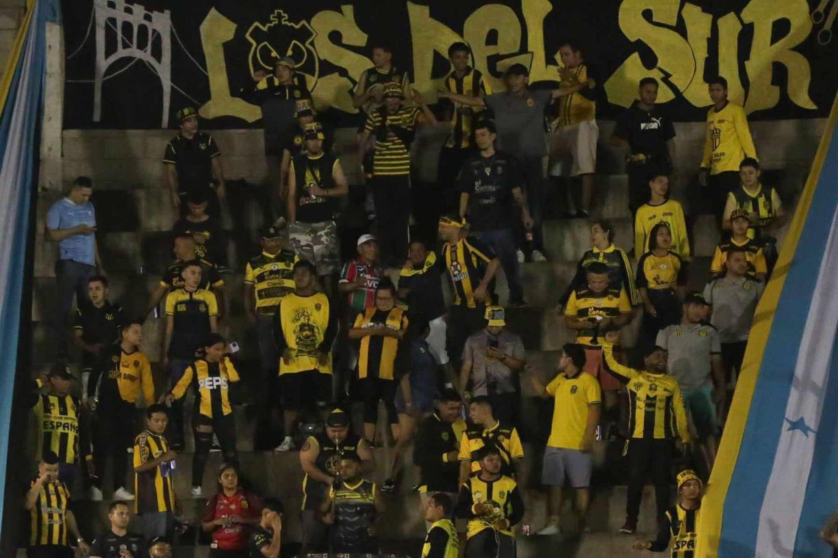 ¡Una tremenda fiesta! La Jornada 9 del torneo Apertura 2024 vivió un espectacular ambiente este domingo en sus diferentes duelos.