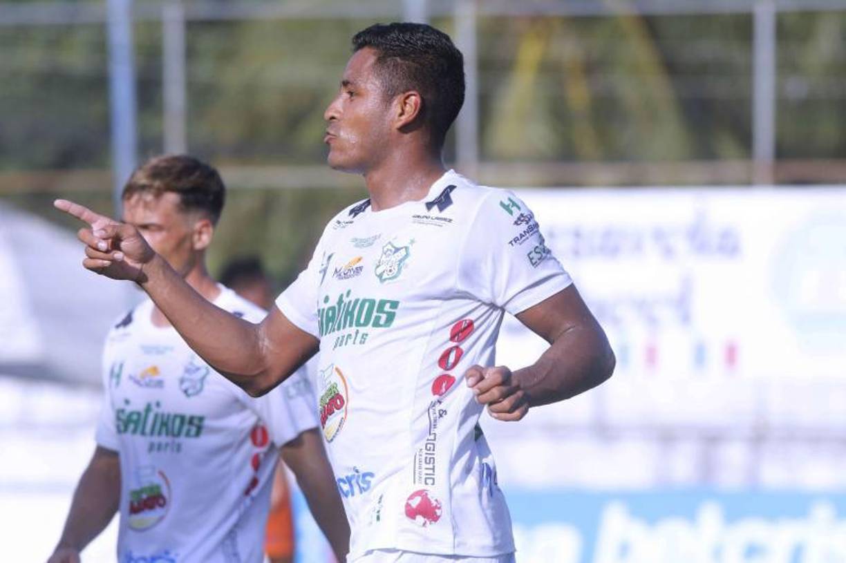 A sus 30 años de edad, William Moncada ha decidido retirarse del fútbol tras el descenso que sufrió como jugador del Platense. Además de jugador, se desempeña como miembro de la Policía Nacional y según informa el periodista Delio Boquín, el jugador se dedicará por completo a su trabajo en las Fuerzas Especiales de Seguridad en Honduras.