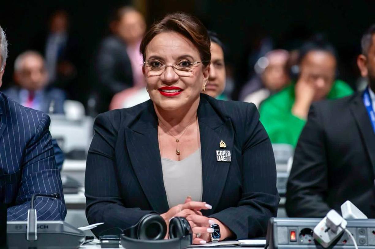 “Cien multinacionales siguen siendo responsables del 71 % de las emisiones de gases de efecto invernadero en la industria mundial y las naciones industrializadas con menos del 10 % de la población mundial han emitido el 51 % de estos gases desde 1751”, añadió.