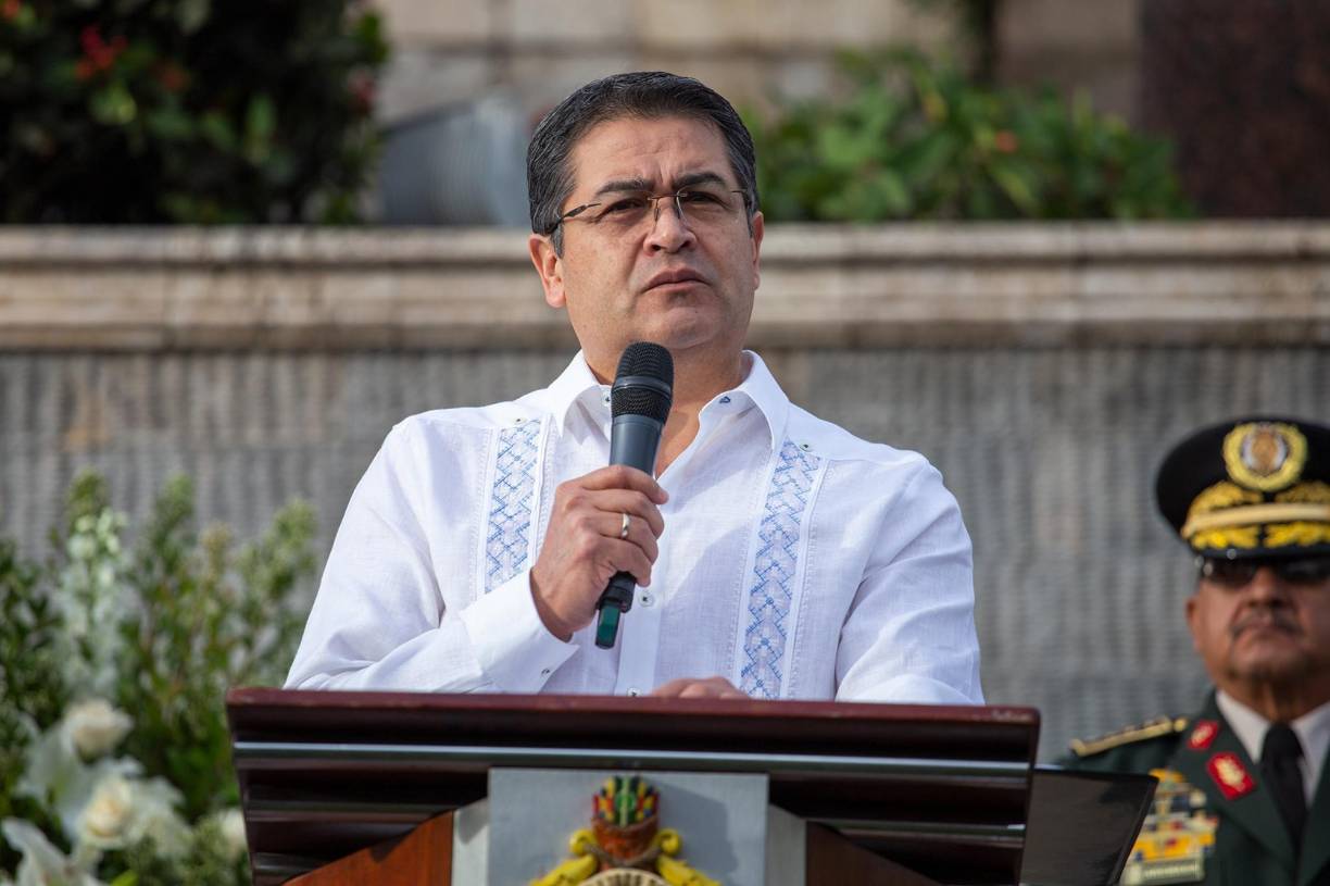 La precandidata presidencial por el Partido Nacional dio ayer una conferencia de prensa para exteriorizar el malestar. García dijo que “el expresidente Trump ha pasado por un proceso como por el que pasamos nosotros, de instrumentalización de la justicia. Podría conocer también cómo a un aliado, a un hombre que trabajó de la mano con el gobierno de Estados Unidos en el combate al crimen organizado fue víctima de una justicia selectiva”.