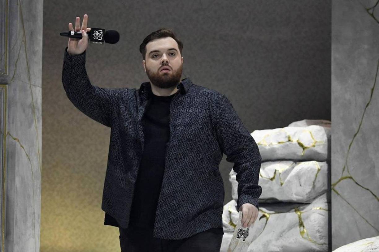 Lo poco que se ha conocido hasta el momento de la pareja del creador de contenido vasco es que es periodista y estudió marketing y publicidad. Pero ahora salió a la luz la identidad de la chica.