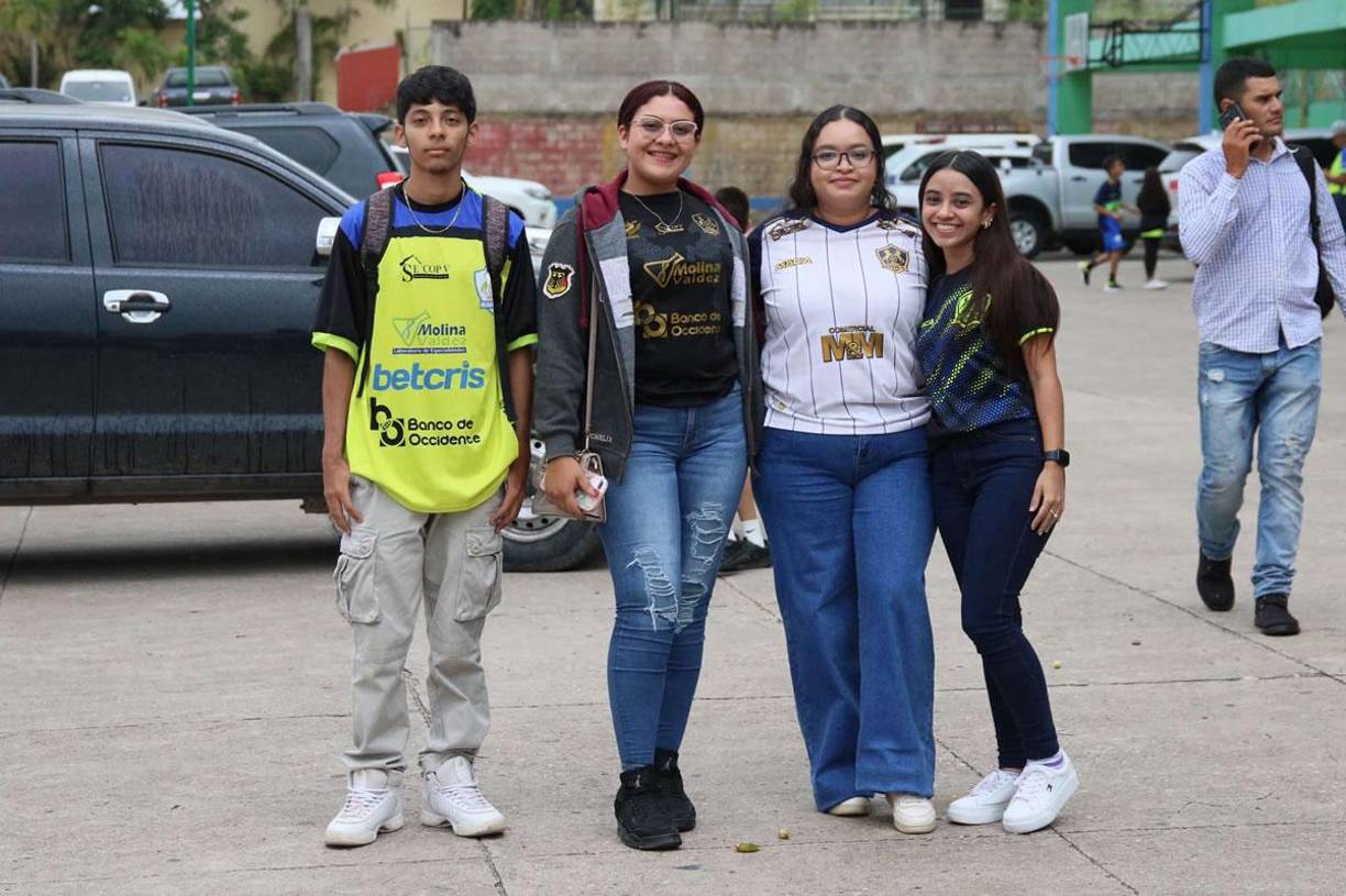 Los olanchanos también se hicieron sentir en el estadio Juan Ramón Brevé Vargas de Juticalpa.