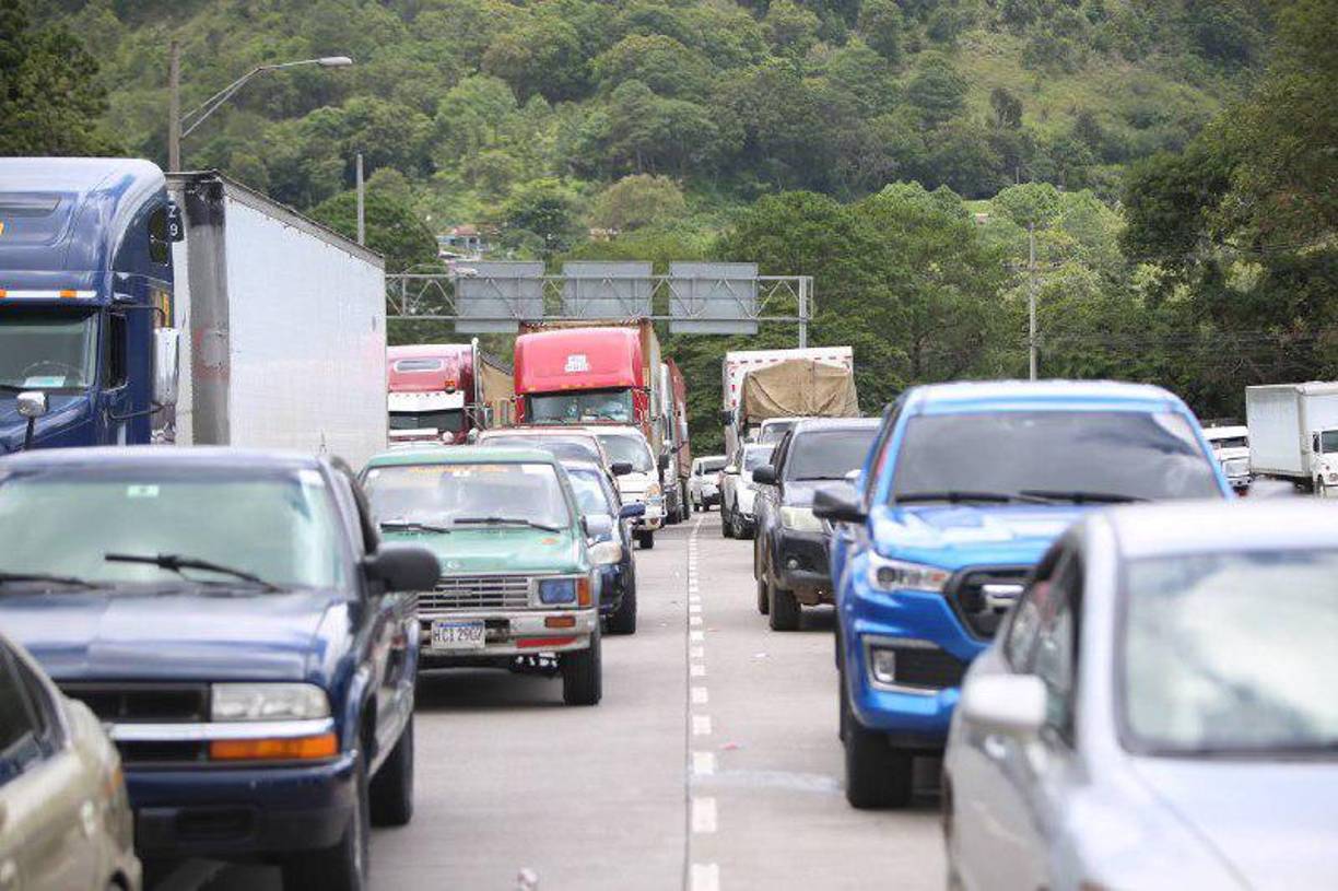 Desalojan a pacientes renales que tenían toma de carretera