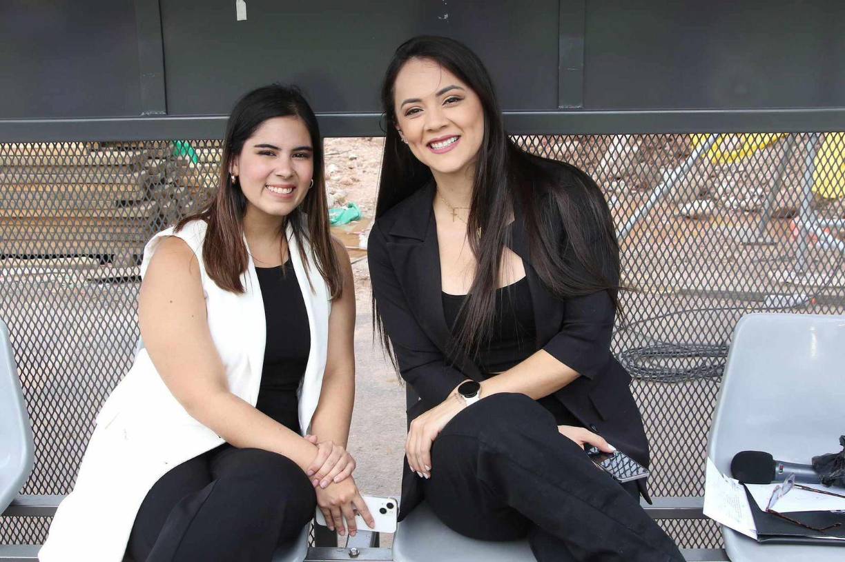 Las periodistas también engalanaron en Tegucigalpa.