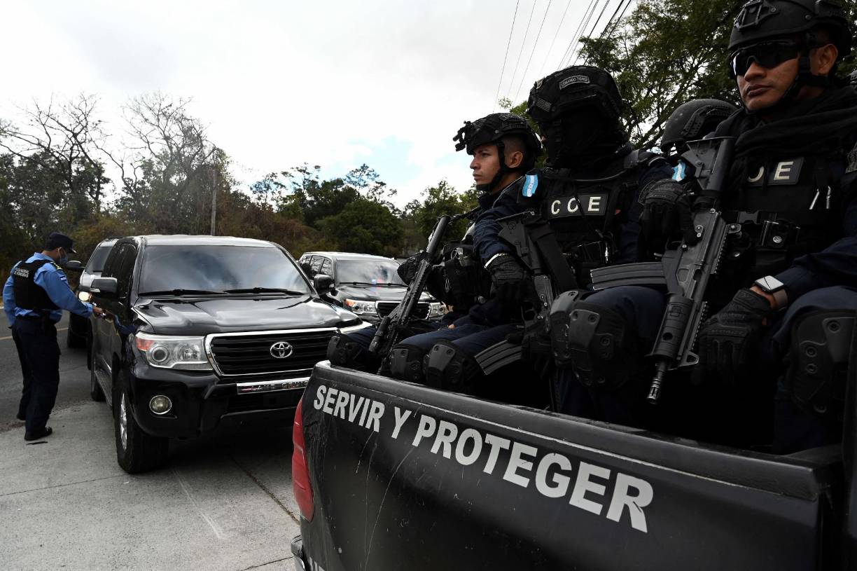 En las últimas horas, Urbina Soto se montó a un avión de la DEA y viajó sin escalas hacia Nueva York. Allá, como ocurre con decenas de hondureños acusados por vínculos con el narcotráfico, probablemente pase varios meses hasta que se dicte un fallo. 