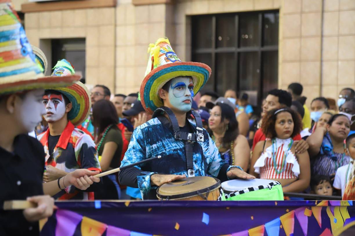 Así disfrutan hondureños y turistas del Gran Carnaval de La Ceiba 2022
