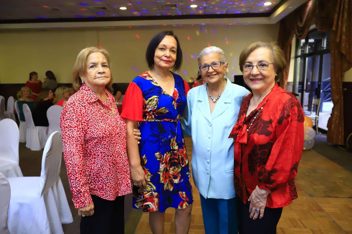 Esperanza de Amador, Sandra Acevedo, Rebeca Mejía y Ruth Medina