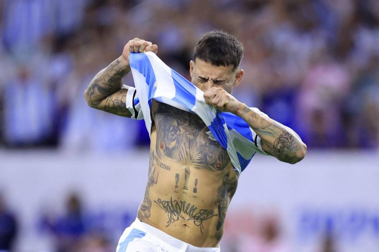 Otamendi se encargó de cobrar el penal que metió a la Argentina en semifinales de Copa América.