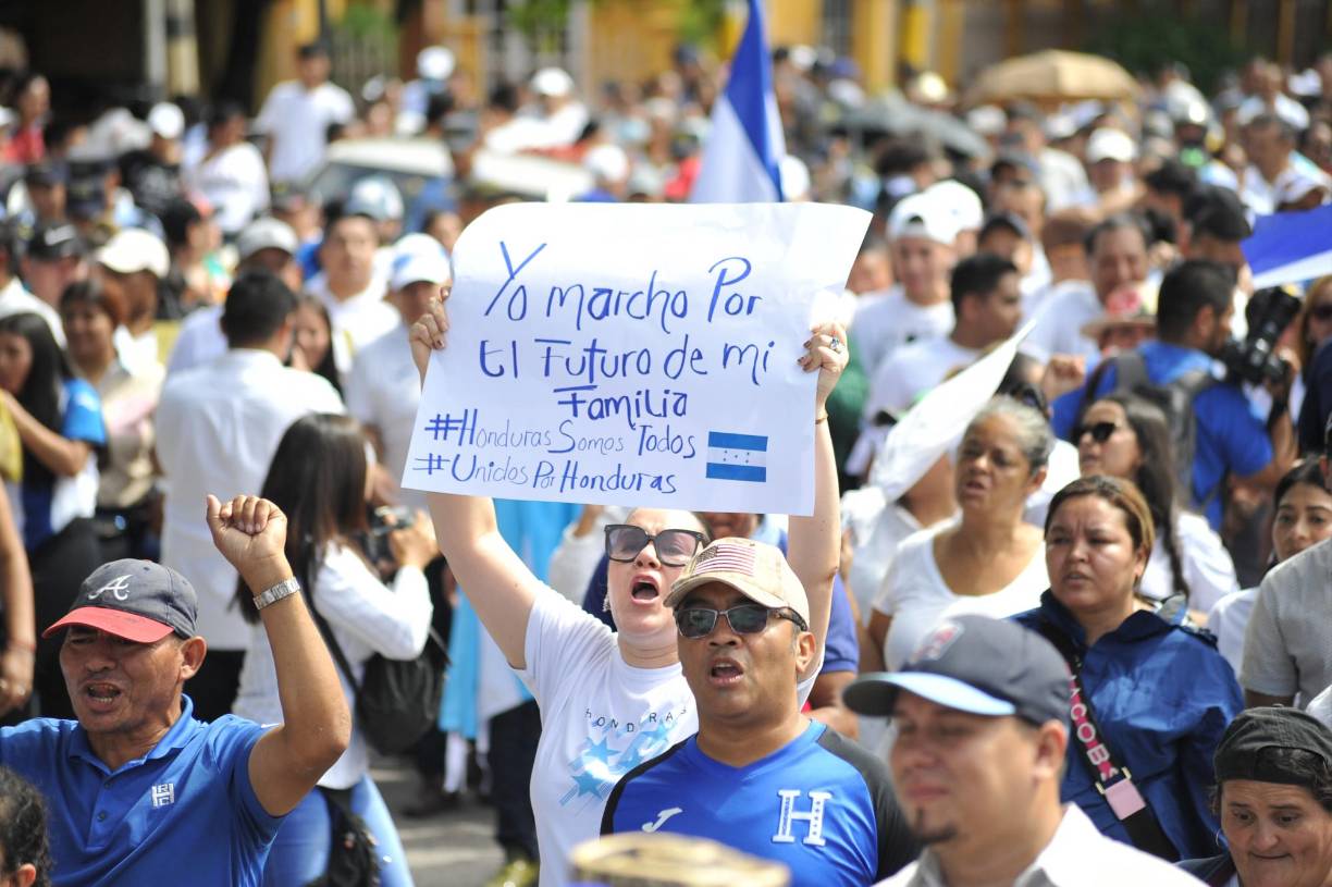 Miles de hondureños se suman a marcha del Bloque de Oposición Ciudadana