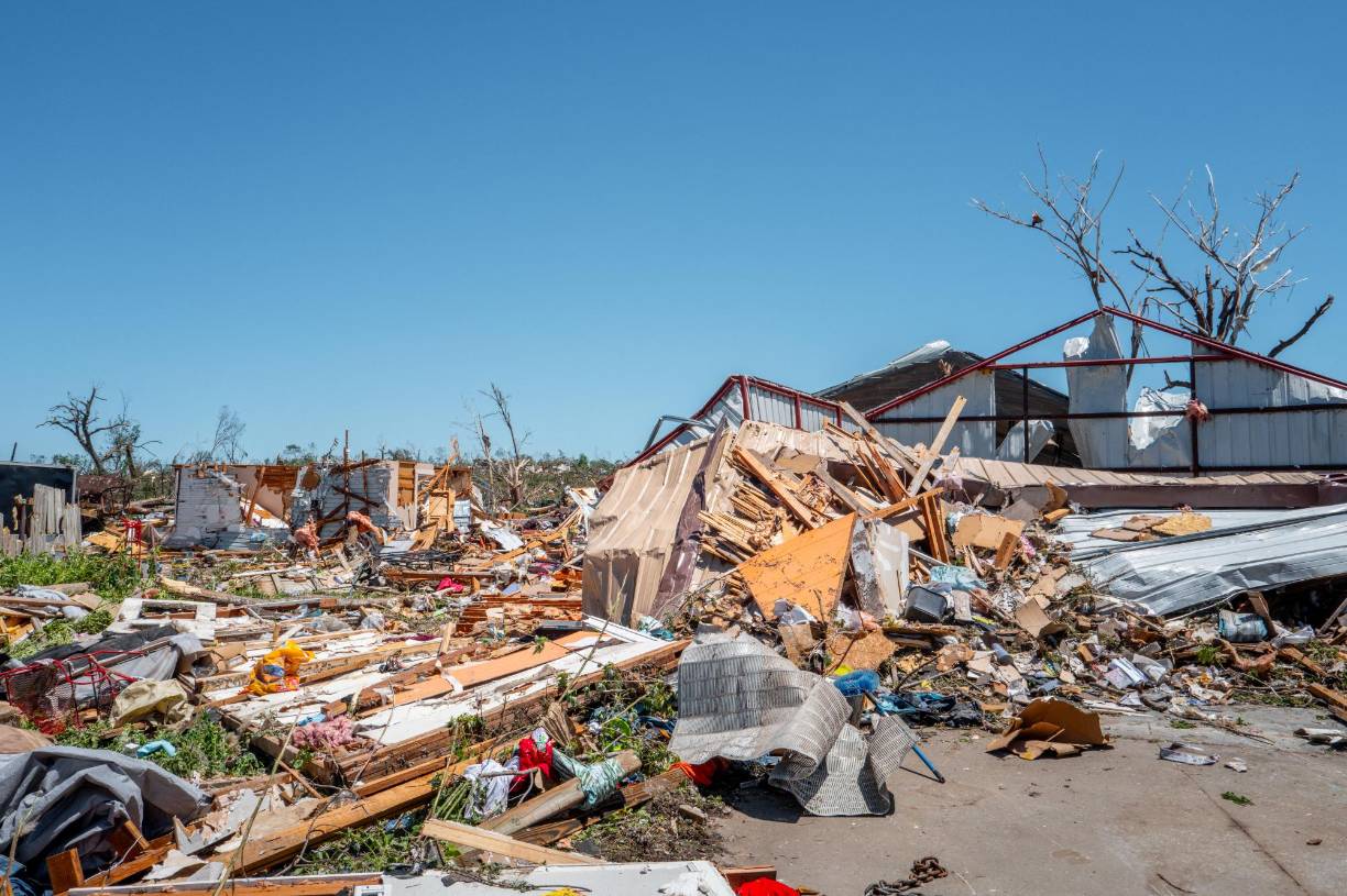Al menos una persona murió cuando un tornado tocó tierra en la localidad de Barnsdall, en el este de Oklahoma.