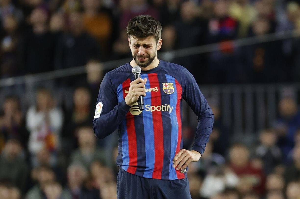 Sorpresa: Piqué terminó llorando en el hombro de Shakira