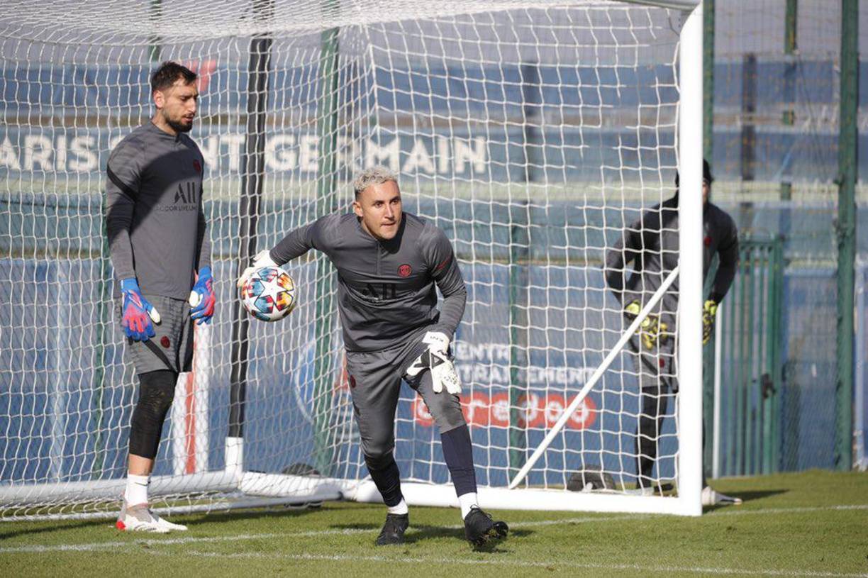 Keylor Navas: El portero tico ha perdido protagonismo en el PSG y su costo en el mercado se vino a bajo. Su precio ahora anda en 6 millones de dólares, unos 144 millones de lempiras.