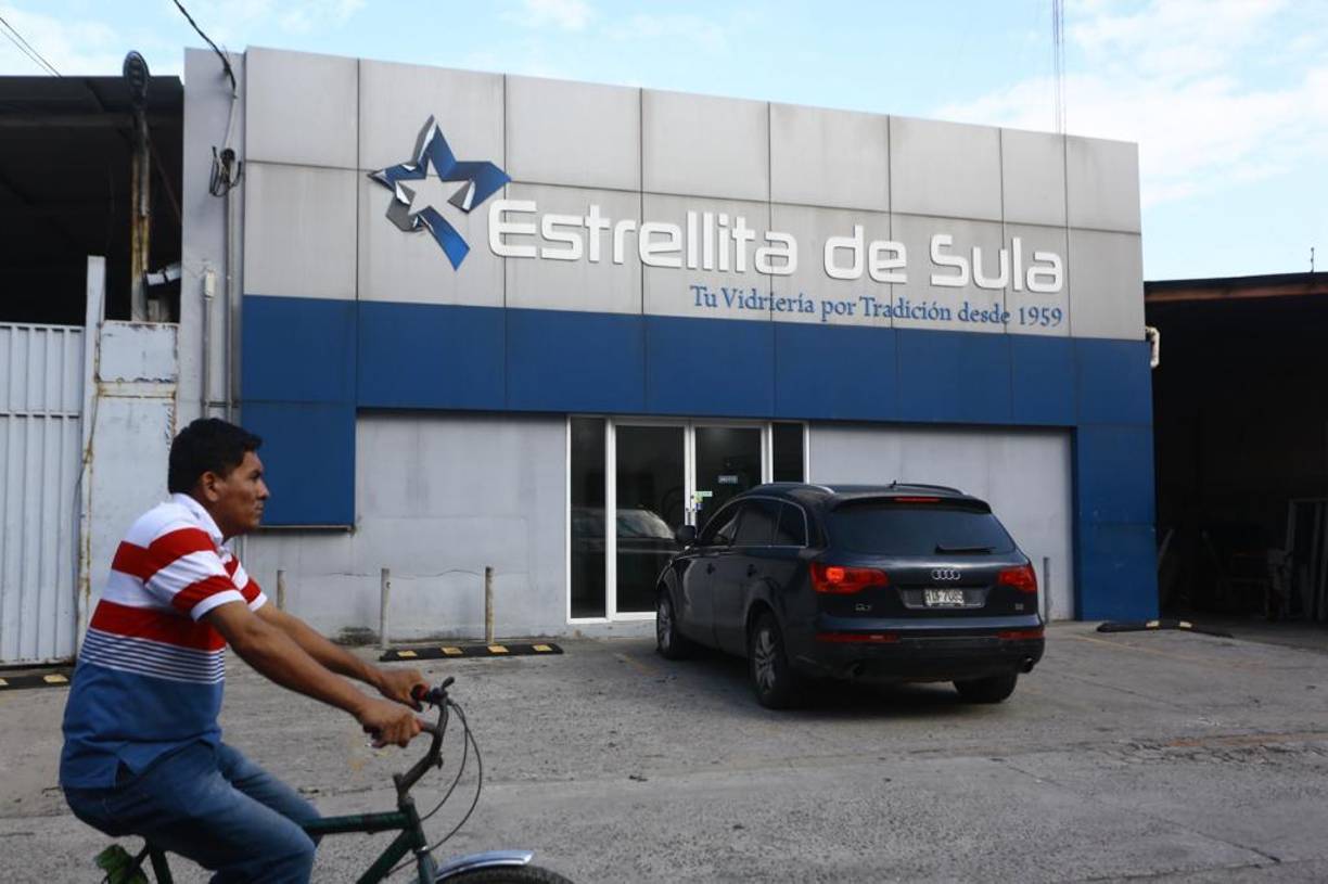 Estrellita de Sula fundada en 1959 es una vidriería que ha sobrevivido al paso del tiempo y a las muchas competencias que han surgido en Honduras. Están ubicados entre la 6 y 7 calle, 7 avenida del barrio El Benque.