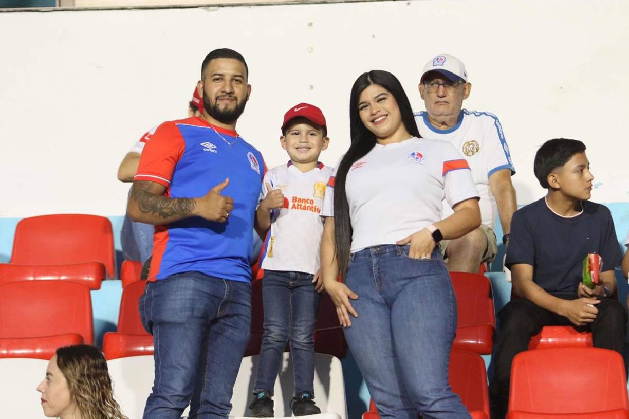 Los aficionados olimpistas se dieron cita en el estadio Nacional Chelato Uclés.