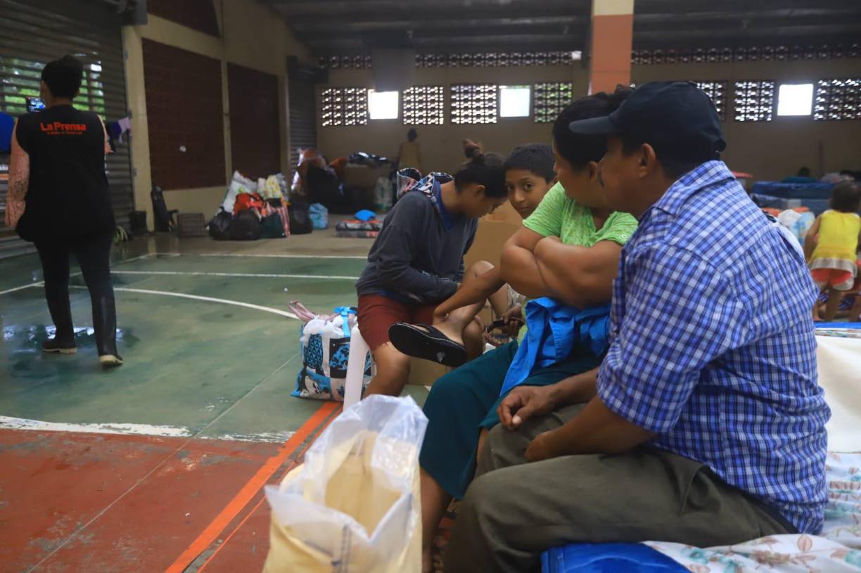 La incertidumbre es la constante en los evacuados. 