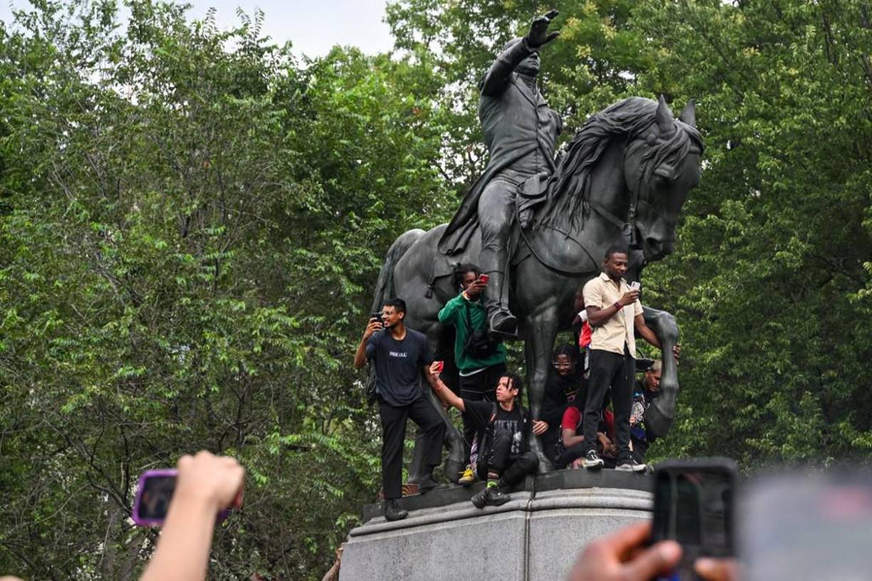 Al final, se necesitaron unos 1.000 policías para dispersar la concentración.