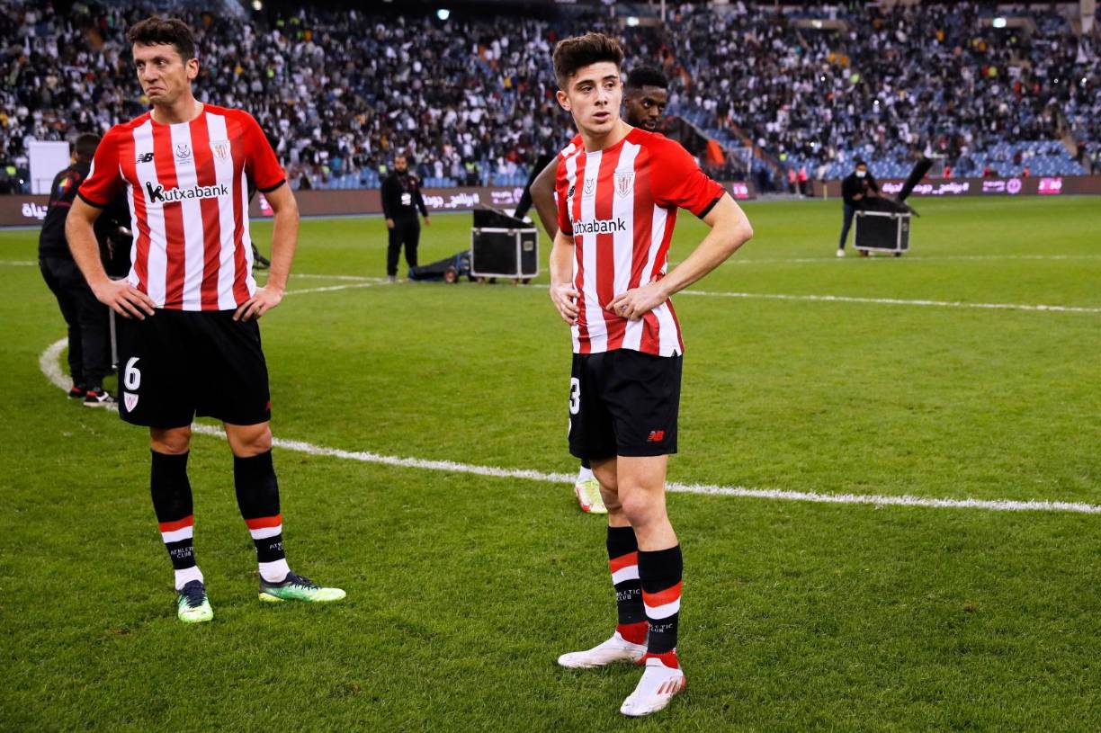 La tristeza de los jugadores del Athletic Club de Bilbao tras perder el título contra el Real Madrid.