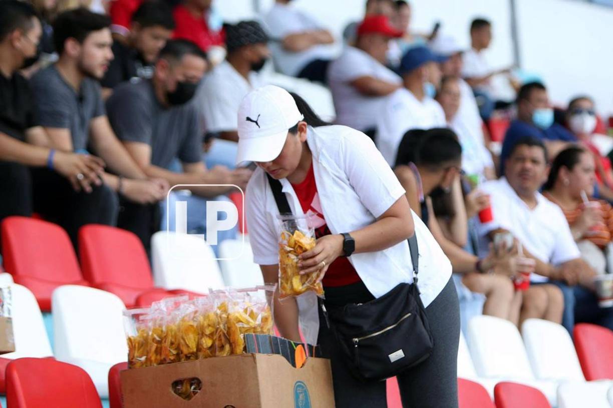 No faltaron las ricas tajaditas en el estadio Nacional Chelato Uclés.