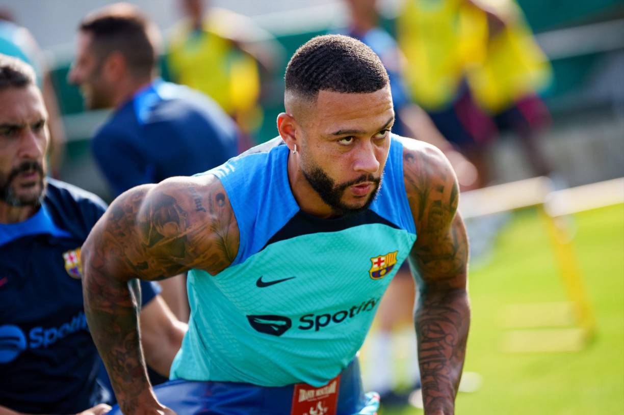 <b>Memphis Depay busca salir del FC Barcelona pero debido a sus altas pretensiones económicas no ha podido enco</b>
