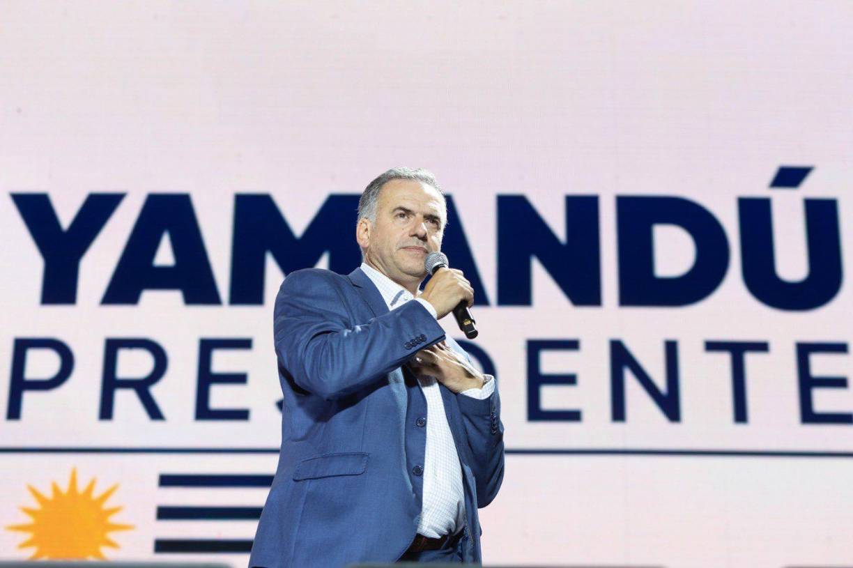 A cuareta años de la primera elección tras la dictadura cívico-militar que vivió Uruguay en el período 1973-1985 y a veinte de la primera victoria de Tabaré Vázquez, el Frente Amplio volverá al Gobierno en el país sudamericano de la mano de un político integrante del sector encabezado por José ‘Pepe’ Mujica, quien también fue jefe de Estado en dos ocasiones.