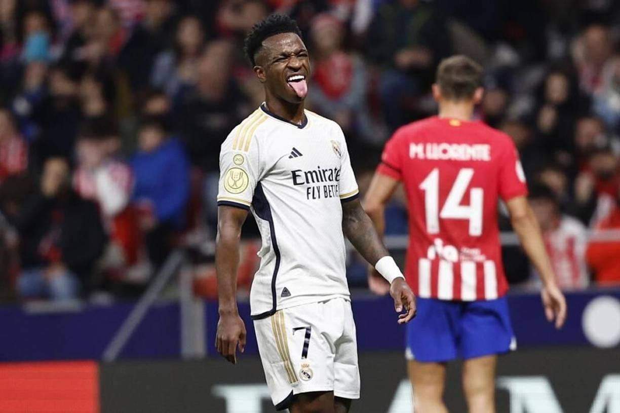 Vinicius dedicó varios gestos a los aficionados del Atlético en el Estadio Cívitas Metropolitano.