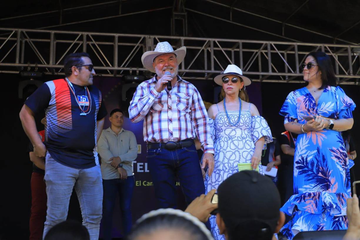 El alcalde Roberto Contreras. 