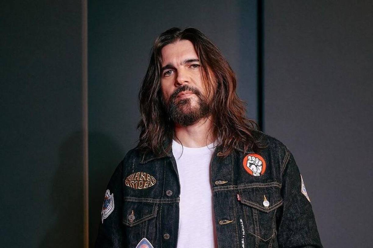Por su parte, Juanes dice que pasó de ser una persona extremadamente introvertida en la infancia, el colegio y la universidad a tener que enfrentar la aceptación, el rechazo, el odio y la presión social y laboral. “Una cosa es clara: nadie sabe a ciencia cierta lo de los otros. Todos, absolutamente todos, cargamos una cruz, una pena personal, un dolor o una frustración, independientemente de nuestra clase social, religión o profesión”, manifiesta Juanes. “El éxito profesional no garantiza la felicidad, tampoco el dinero”, afirma el cantante.