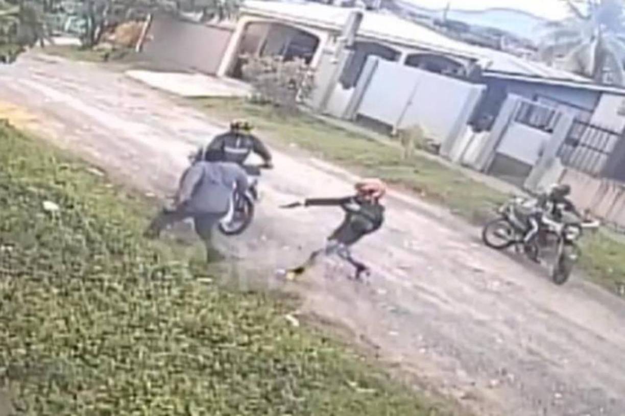 Milton asegura que su hijo le juró que no participó durante el asalto a un joven universitario, el cual perdió la vida luego de que los malvivientes le dispararan.