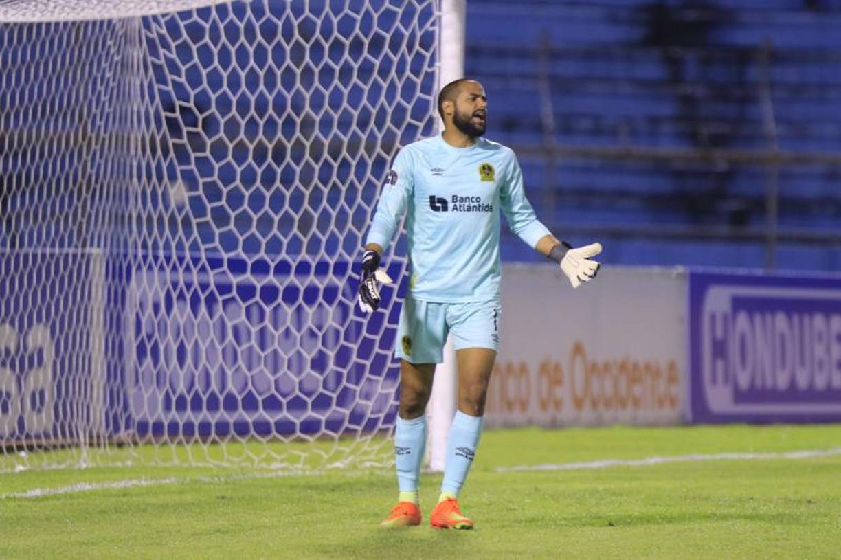 Portero: Edrick Menjívar, el indiscutible bajo la meta del Olimpia.