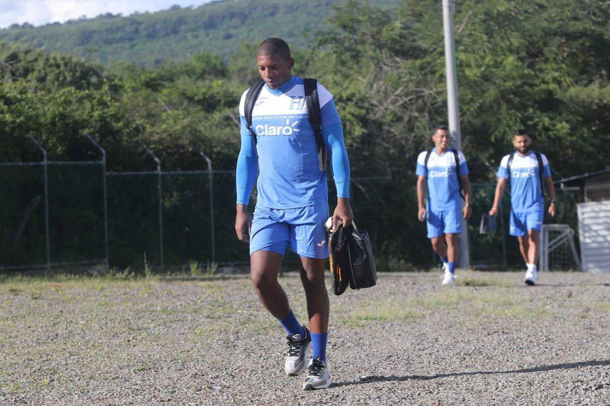 ¿Buba o Menjívar? Tras el buen inicio de torneo que ha realizado el guardameta del Real España, Luis “Buba” López, el experimentado guardián toma la delantera para ser quien ataje en los compromisos eliminatorios.
