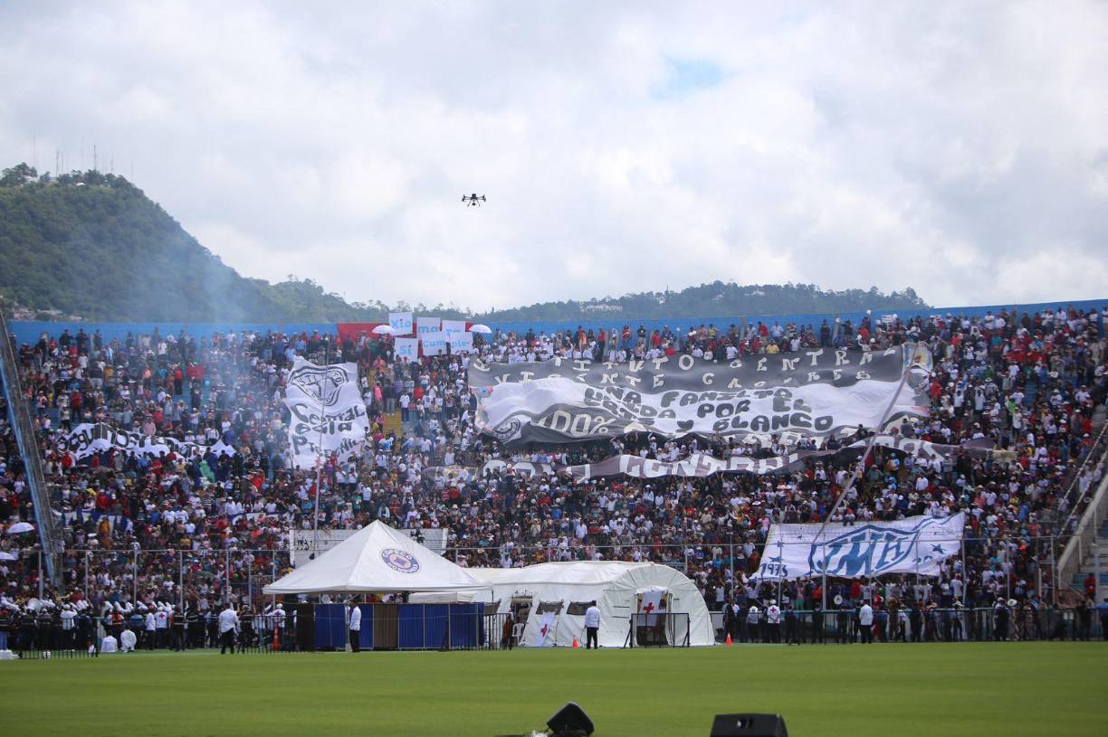 El ambiente en las graderías del estadio en apoyo al Central Vicente Cáceres. 