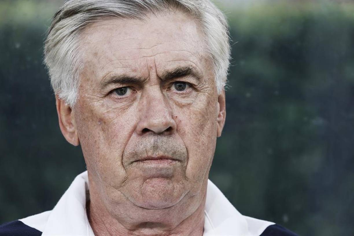 “La plantilla está bien. Estamos completos. La suerte es que tenemos un equipo sin ego, eso es lo más importante. Es más sencillo para manejar el vestuario”, dijo Ancelotti tras ser consultado por el fichaje de Mbappé, el italiano respondió: “Otra pregunta”.