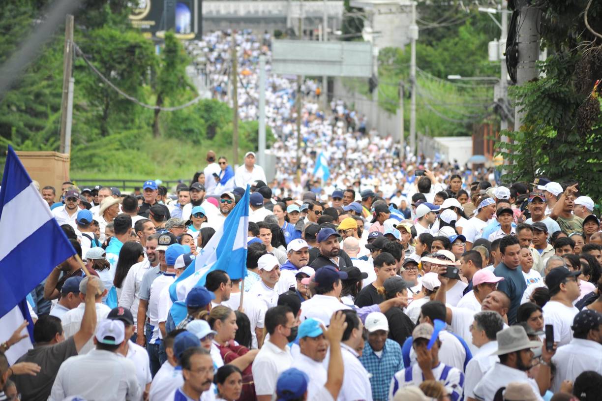 Miles de hondureños se suman a marcha del Bloque de Oposición Ciudadana