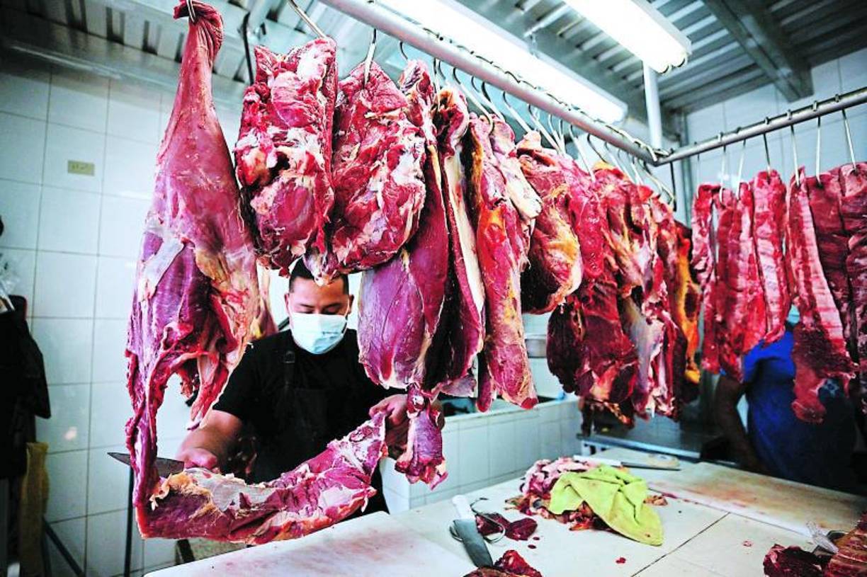 La canasta básica cuesta más de L11,600. Productos de alto consumo como los huevos, frijoles, arroz y carnes son los que están en constante incremento.