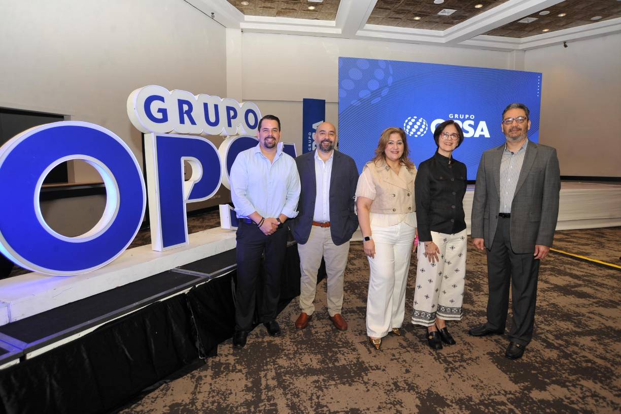 En la tercera edición de GOTalks, como es la norma, congregó a referentes en la región centroamericana, caribeña y andina para abordar innovaciones en la creatividad publicitaria, el cambio en el comportamiento del comprador, las realidades en el consumo de medios y el cultural branding. Vale resaltar que el GOTalks: UpFront 2024 identifica las corrientes de marketing y digitales que van a revolucionar la manera en la que los medios de comunicación y las empresas se relacionan con su público. En la foto: José Luis López, Christian Andrés, Isabel Sabillón, Luz María Sabillón y Jorge Martín Frech.