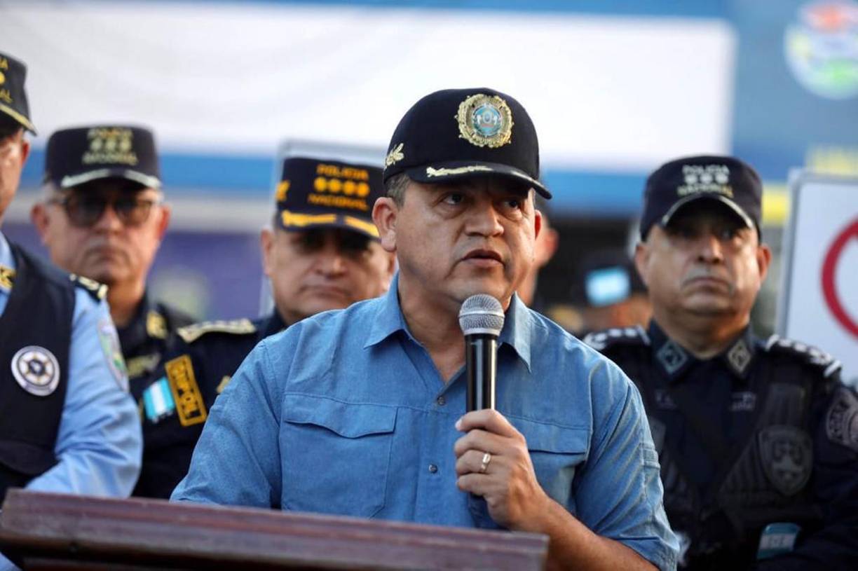 Tras la salida de Ramón Sabillón, al ministro de Seguridad, Gustavo Sánchez, le ha faltado energía y estrategia para hacerle frente a la inseguridad, al crimen organizado, al narcotráfico y la extorsión, que según informes más bien ha aumentado. 