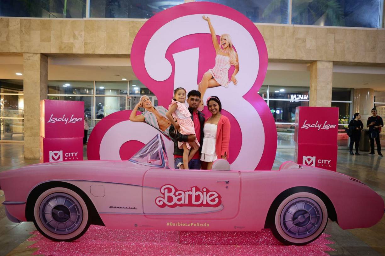 ¡Locura rosa! Así se lucen los sampedranos por estreno de Barbie