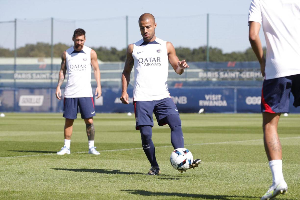 Rafinha Alcántara: El centrocampista brasileño forma parte de la lista de los “indeseables” en el PSG. Deberá de salir del cuadro francés.