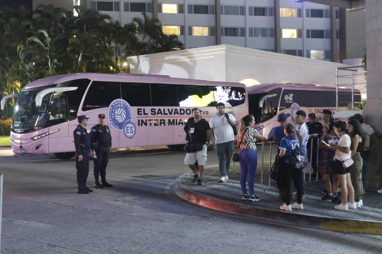 Los salvadoreños viven una fiesta previo a la llegada del equipo de la MLS en compañía del actual campeón del mundo con la Selección de Argentina.