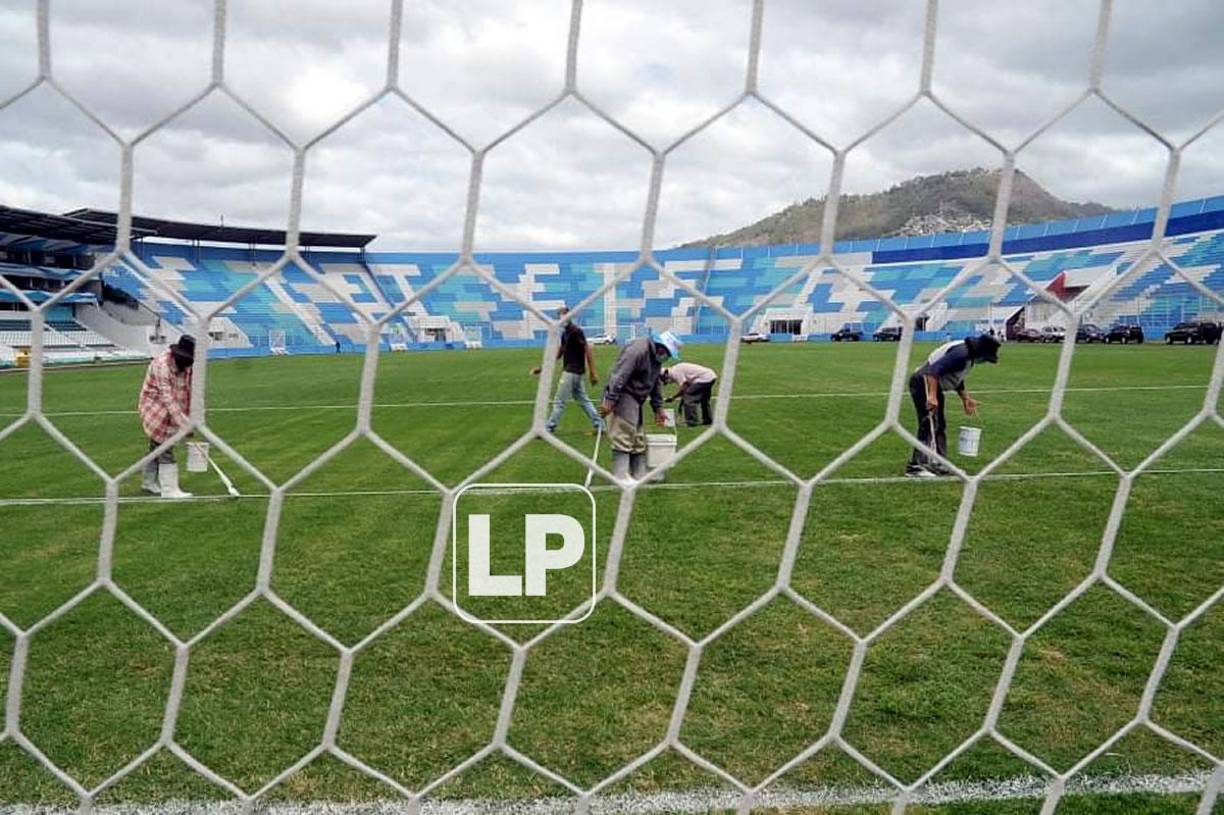 El engramillado luce quemado y maltratado en varios sectores del campo.