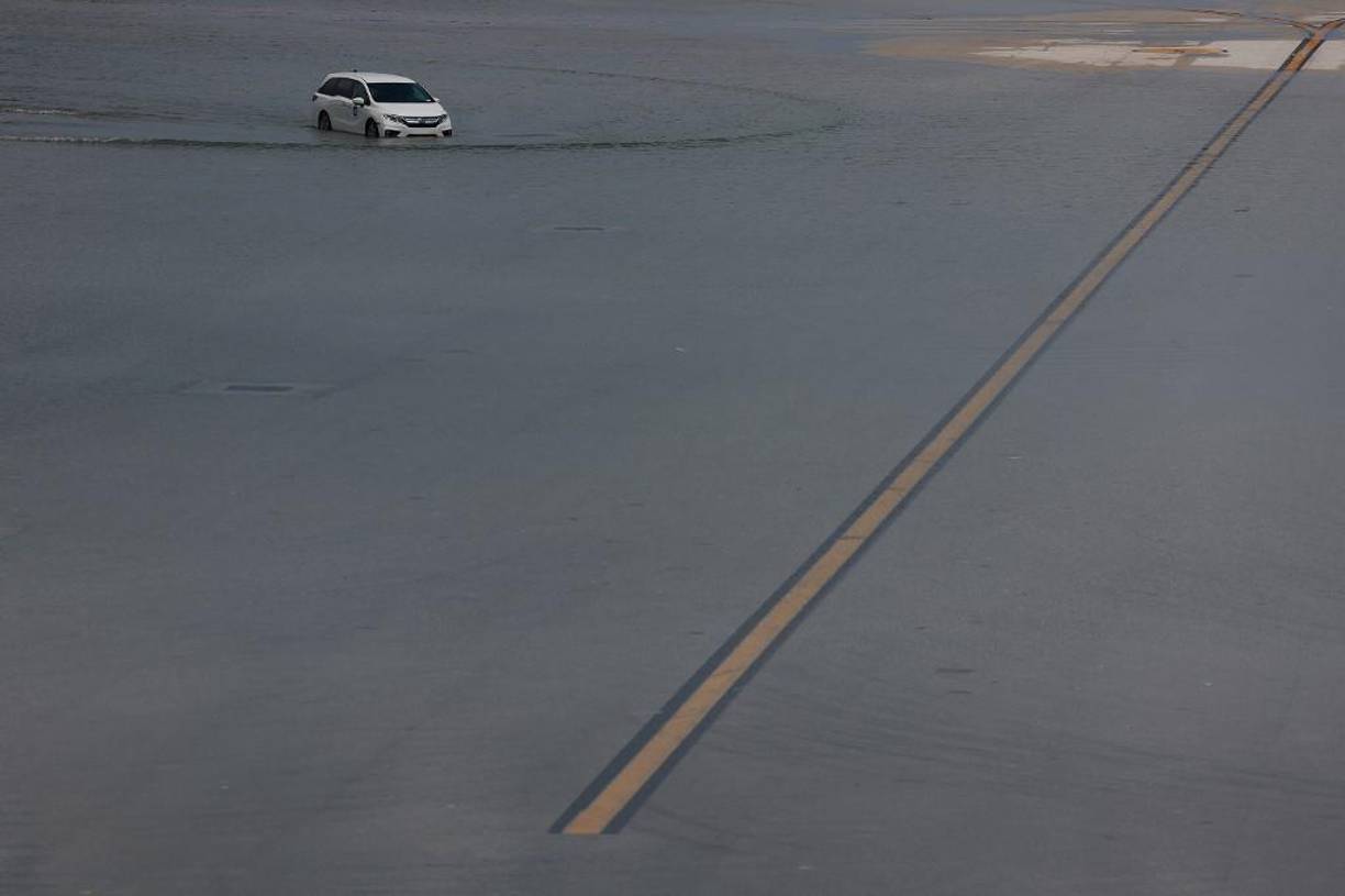 Así quedó la pista del aeropuerto de Fort Lauderdale.