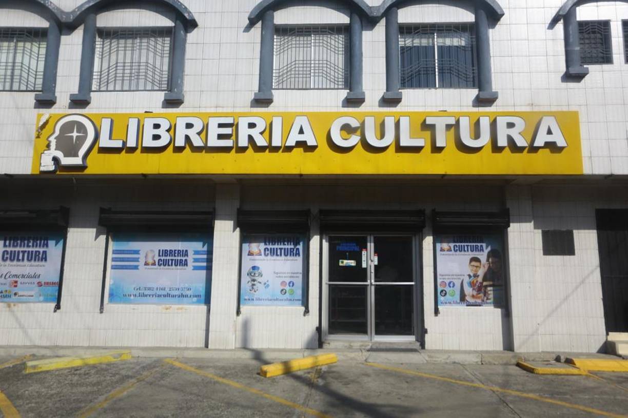 Librería Cultura ha sabido reinventarse y seguir de pie, pese a la tecnología y el internet, con más de 30 años de experiencia en el mercado nacional, cuenta con más de 420 clientes a nivel nacional. Inició operaciones en 1989 y cuenta con dos tiendas. Una de ellas en barrio Guamilito, 8 avenida, entre 1 y 2 calle.