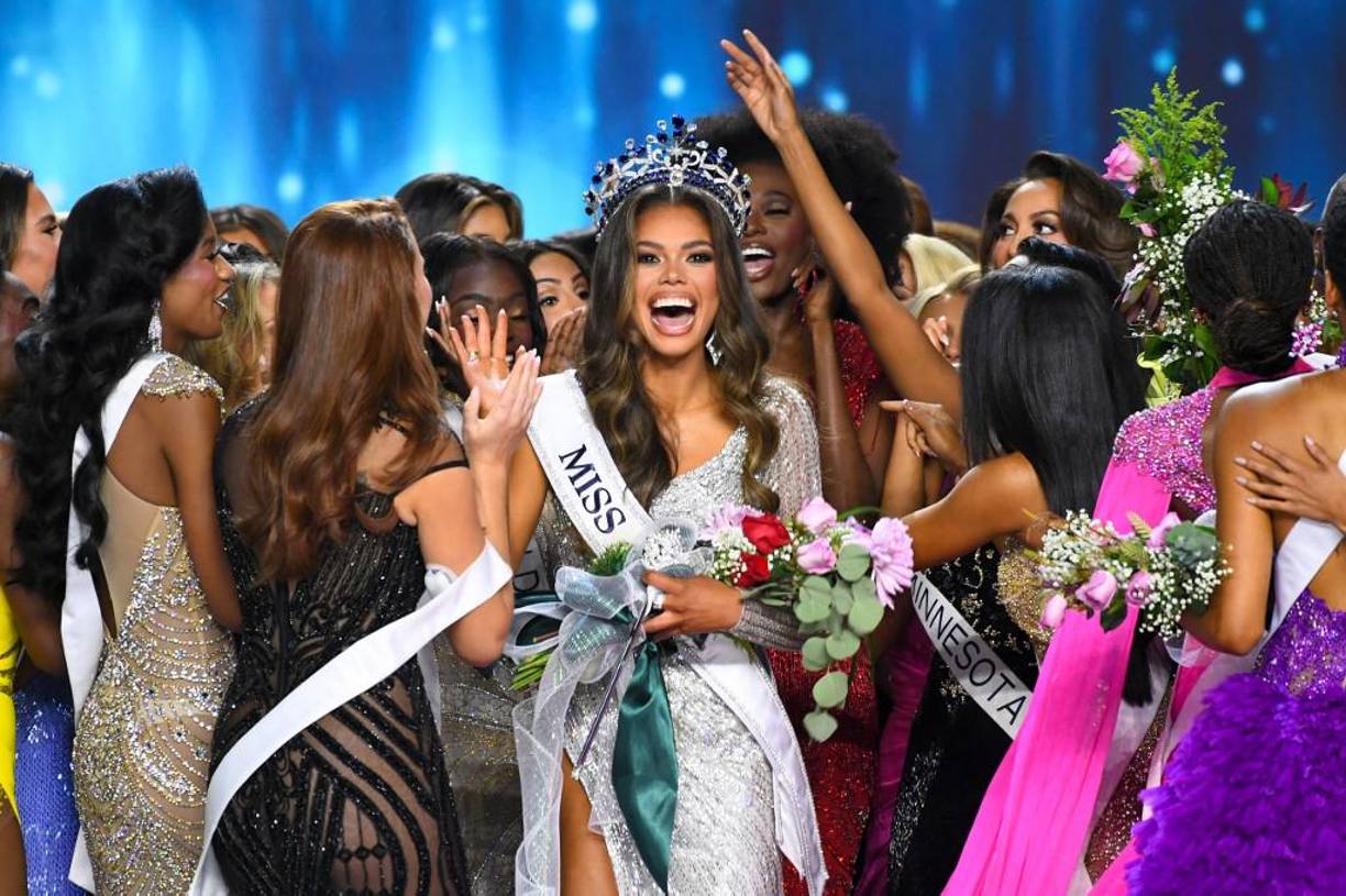 Alma Cooper, representante del estado de Michigan, fue coronada como Miss USA 2024. 