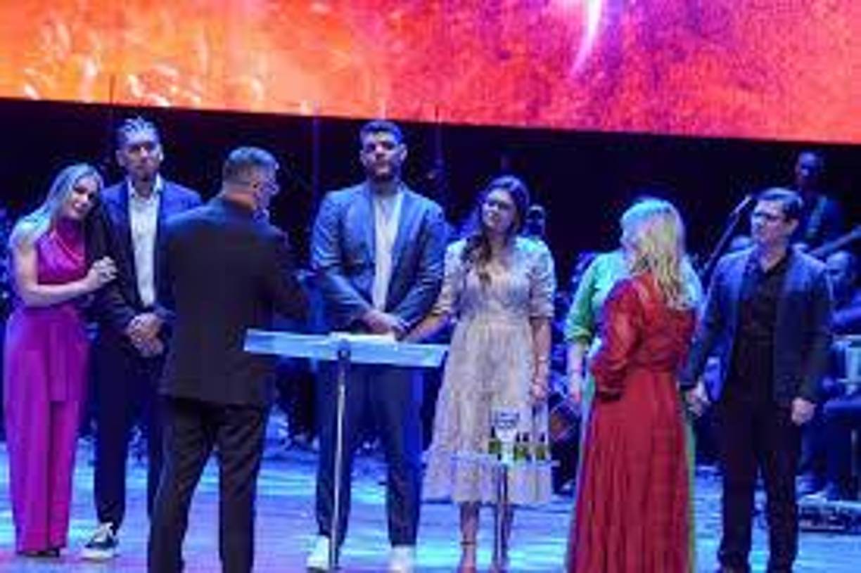 Por el momento, Roberto Firmino no se ha retirado del fútbol profesional. Regresó a los entrenamientos para preparar la pretemporada con el Al-Ahli de Arabia Saudita, equipo en el que milita desde el año 2023.