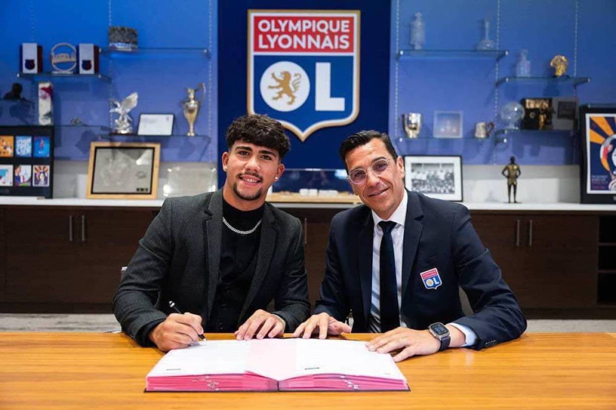 OFICIAL / El venezolano Alejandro Gomes es nuevo jugador del Olympique Lyon. Se une al club francés como agente libre. El delantero venezolano de 16 años firma hasta el 30 de junio de 2027. Llega procedente del Southampton.