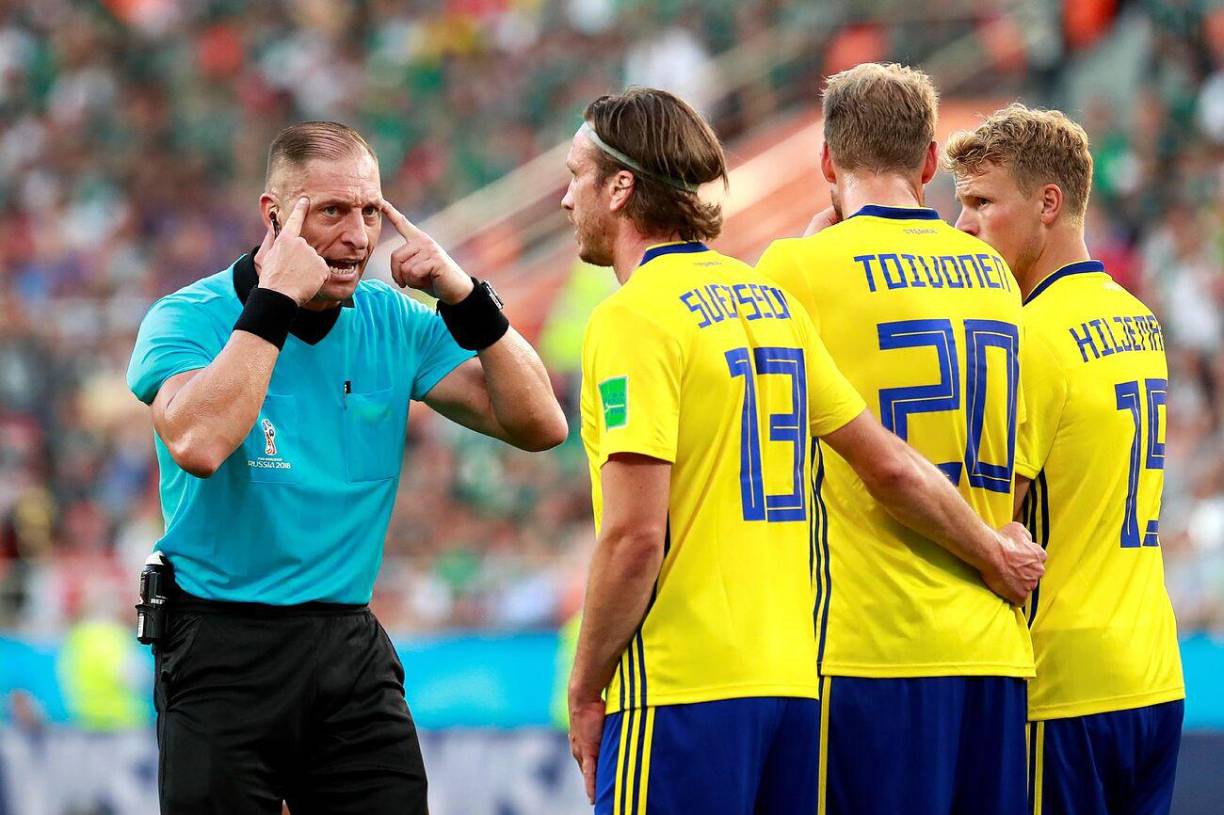 Néstor Pitana tiene 47 años y es internacional FIFA desde 2010. En 2014, fue designado para representar a la Conmebol en el Mundial de Brasil, en donde tuvo buenas actuaciones y dirigió cuatro partidos.