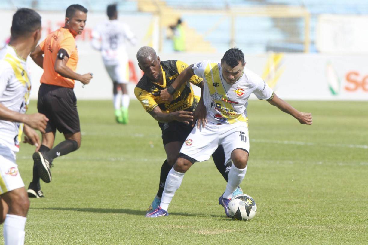 En un encuentro muy trabado y con un calor insoportable, la ‘Máquina’ venció 1-0 a los ‘Carpinteros’ con un golazo solitario de Brayan Moya en el primer tiempo.