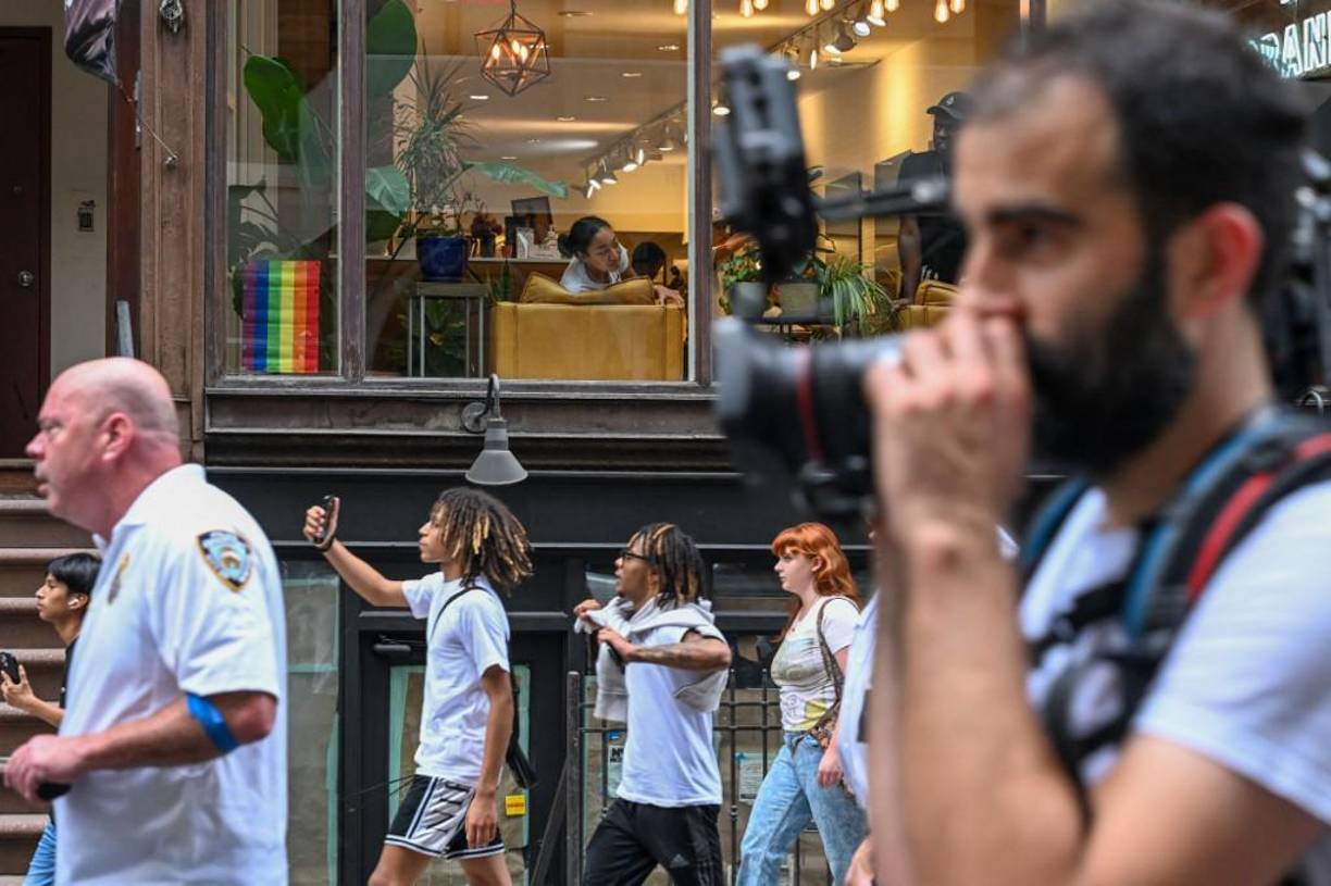“Había muchas personas, estaba descontrolado... muchos jóvenes resultaron heridos”, añadió.