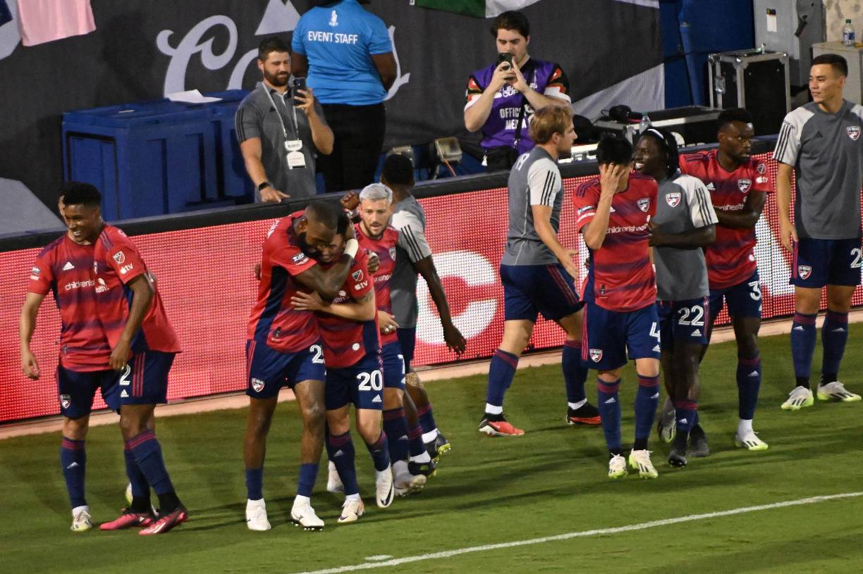 El Dallas le dio la vuelta al resultado y se mantuvo ganando hasta los minutos finales del partido. 