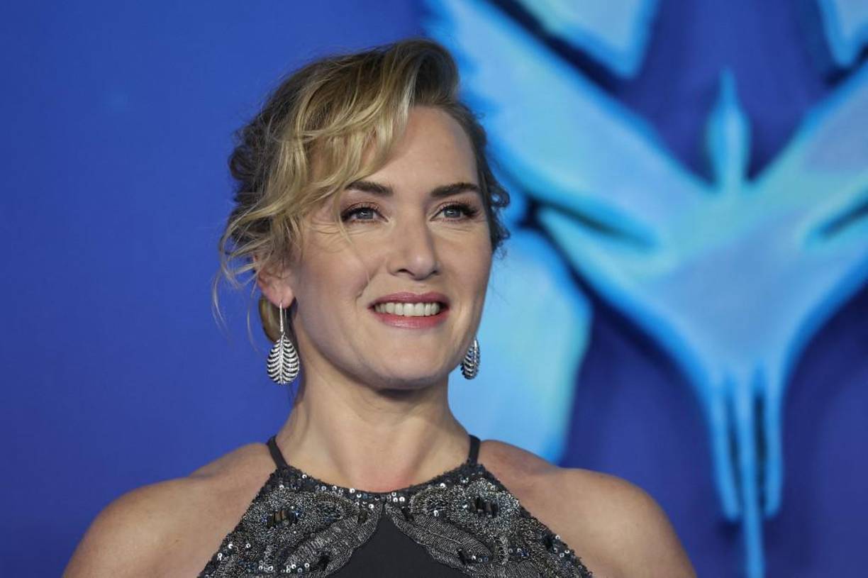 Kate Winslet usó el mismo vestido gris adornado en el Festival de Cine de Toronto de 2015 y en el estreno de “Avatar: The Way of Water” en 2022.